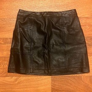 EUC Girls Art Class Faux Leather Skirt Sz 7/8